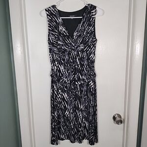 Nine West Woman 8P Cocktail Dress Gray Black White Sleeveless Midi V-neck A-line